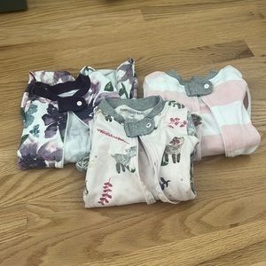 Burt’s bees zippered footie pajamas 12 months (set of 3)